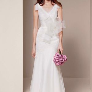 WHITE BY VERA WANG V NECK A-LINE WEDDING DRESS